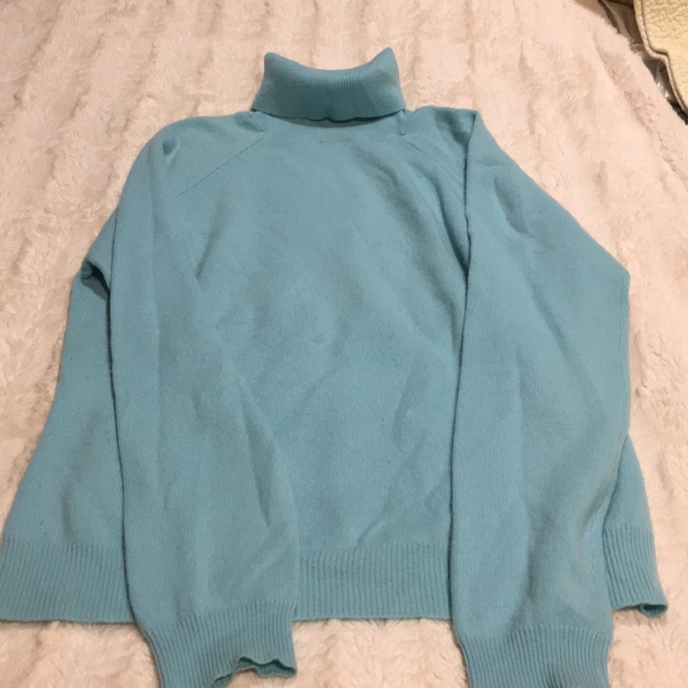 Light blue cashmere turtleneck
